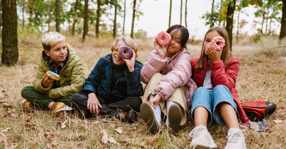 donut eating kids