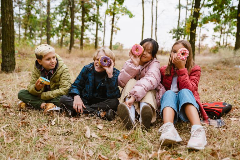 donut eating kids